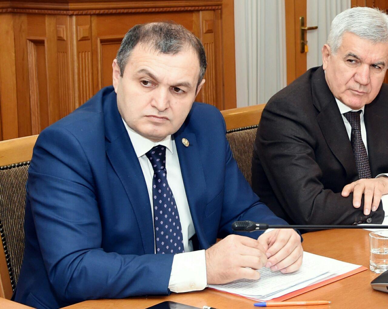 В обсуждении законопроектов «О налоге на имущество организаций» принял участие Министр Минимущества Дагестана